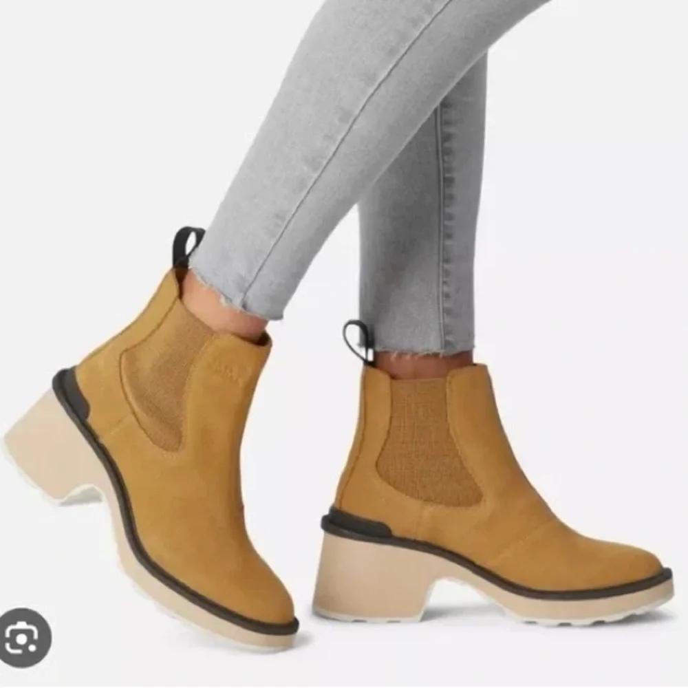 SOREL WOMEN'S HI-LINE™ HEEL CHELSEA BOOT women size 8.5 platform